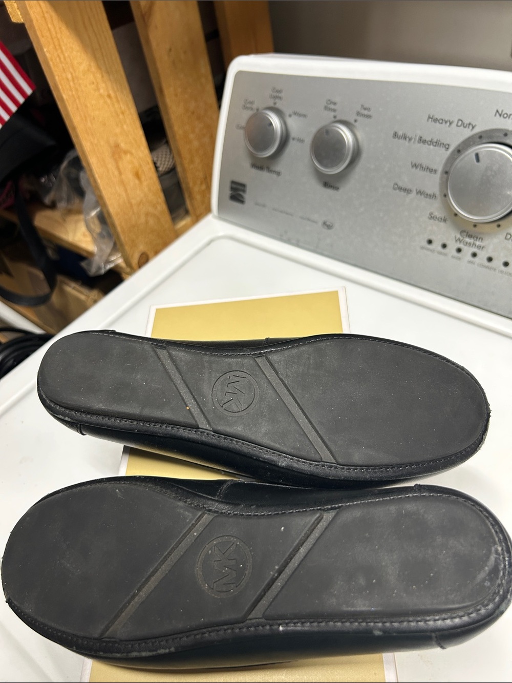 Michael Kors Black Leather Bow Moccasin Loafers. 7M - Picture 3 of 5